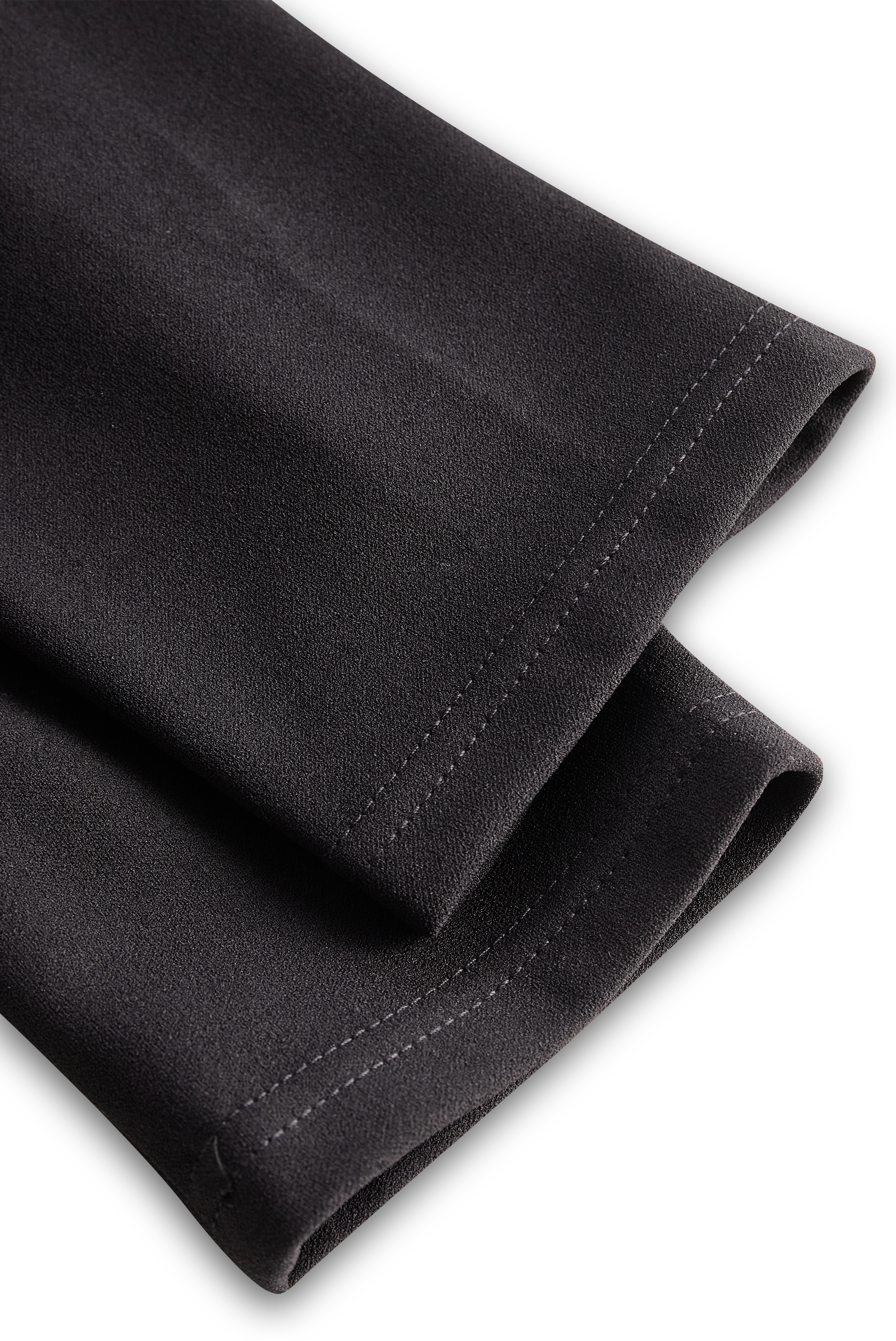 Nora | Vestido Negro Terminado con Cinturón y Cuello Mandarin