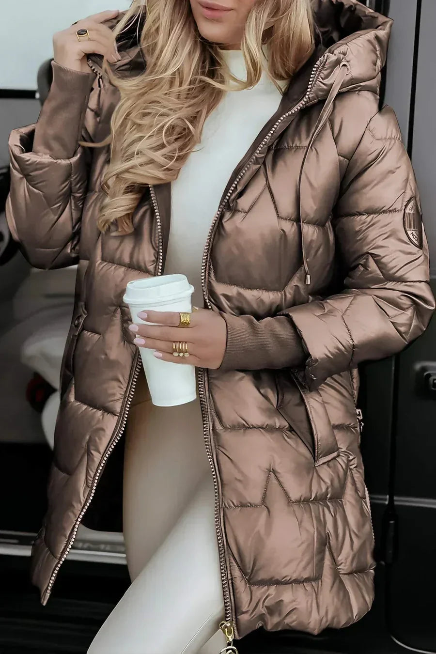 Renata™ | La chaqueta esencial que define el estilo invernal.