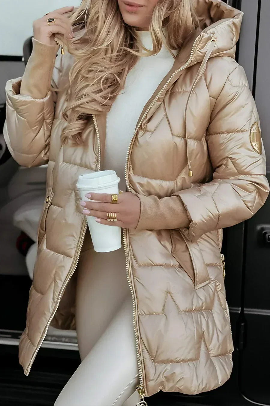 Renata™ | La chaqueta esencial que define el estilo invernal.