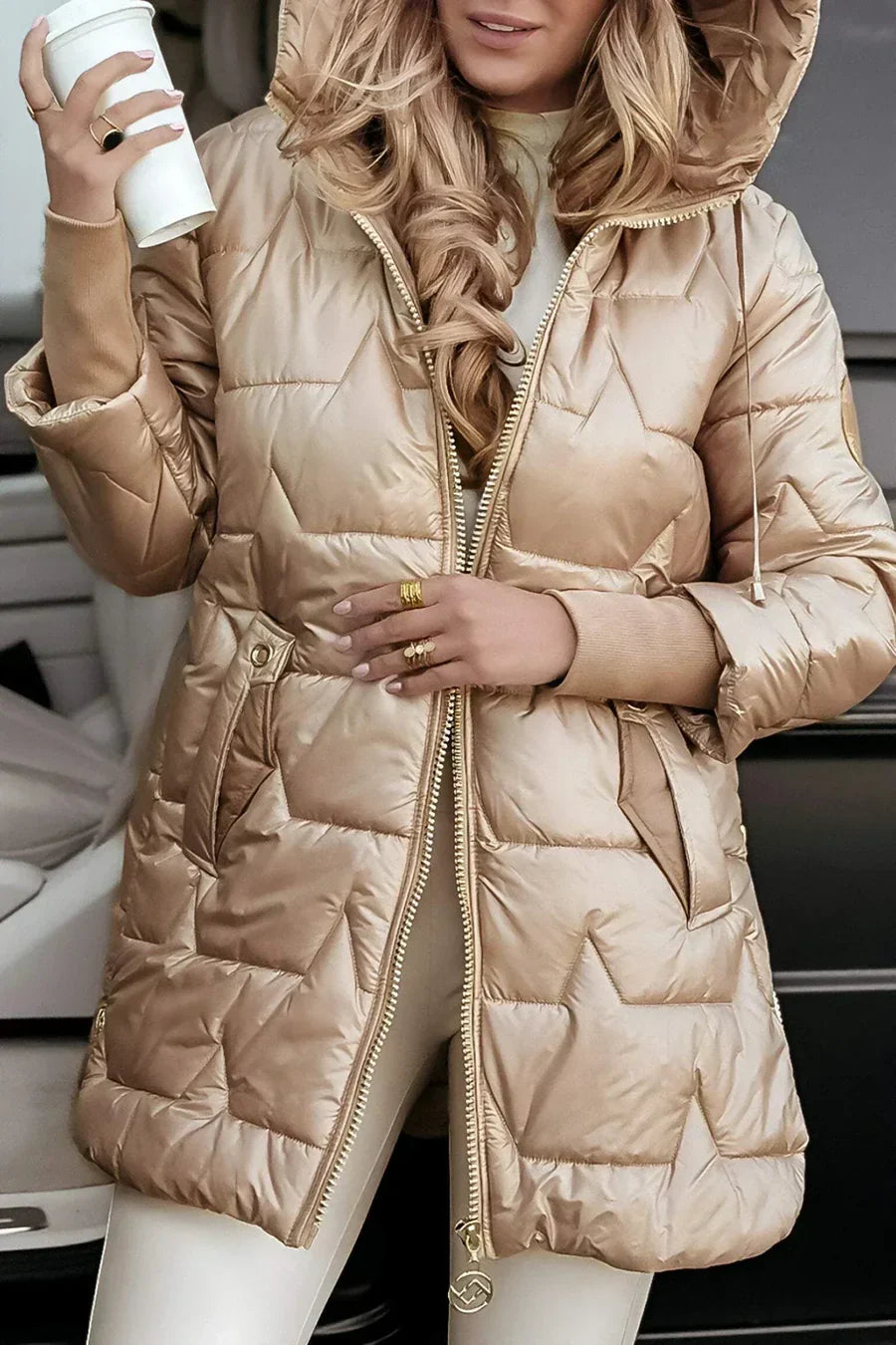 Renata™ | La chaqueta esencial que define el estilo invernal.