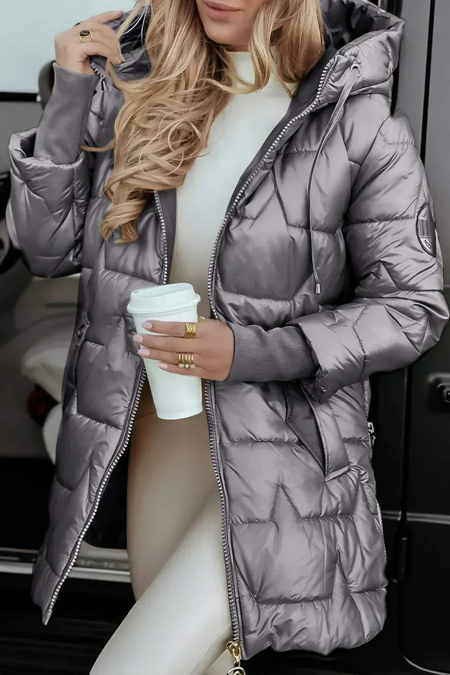 Renata™ | La chaqueta esencial que define el estilo invernal.